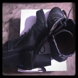 Naturalizer short black boots, synthetic material